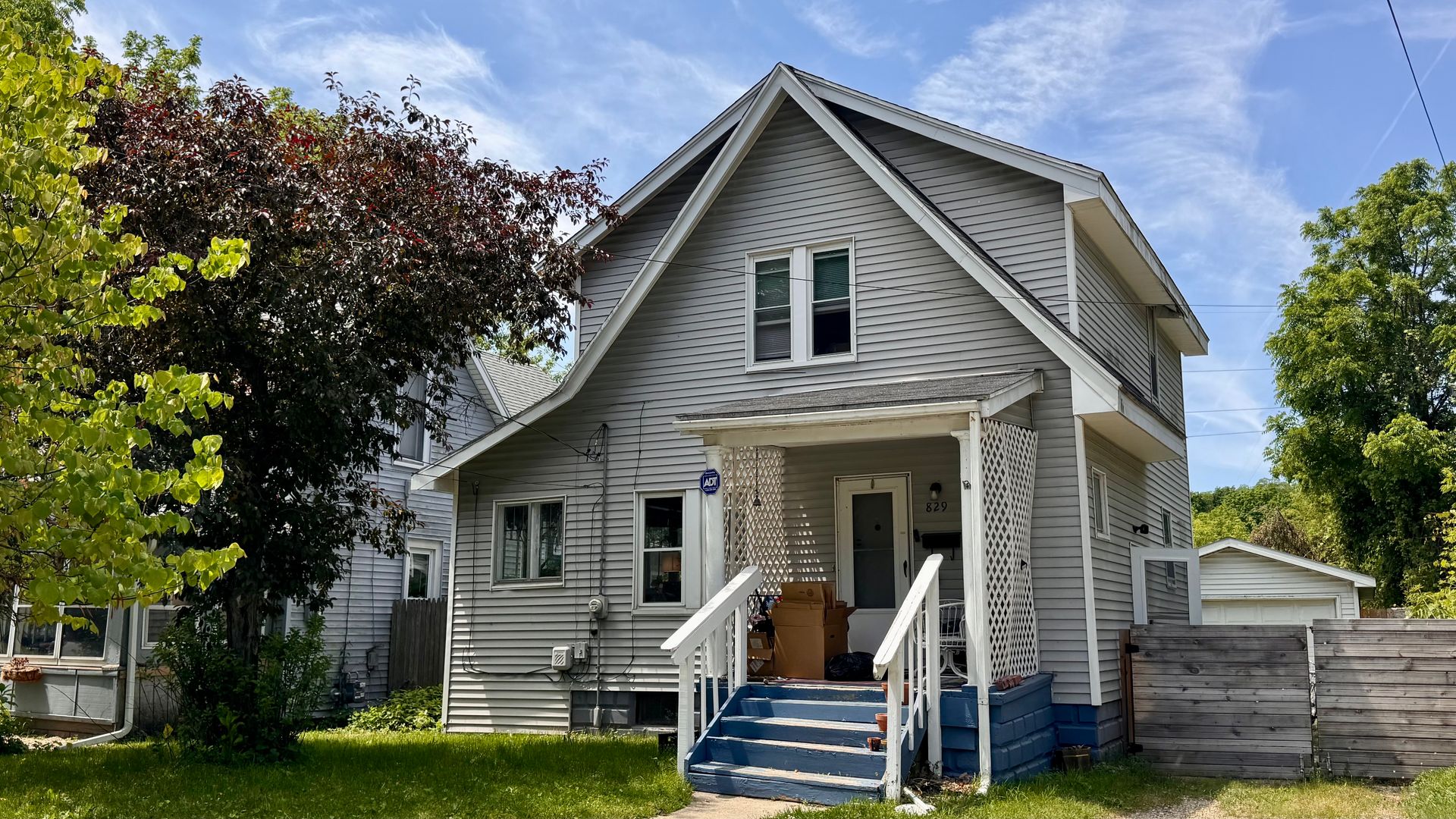 Grand Rapids House: 829 Prospect NE