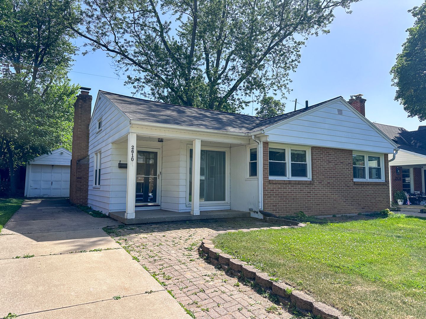 East Grand Rapids House: 2610 Albert SE