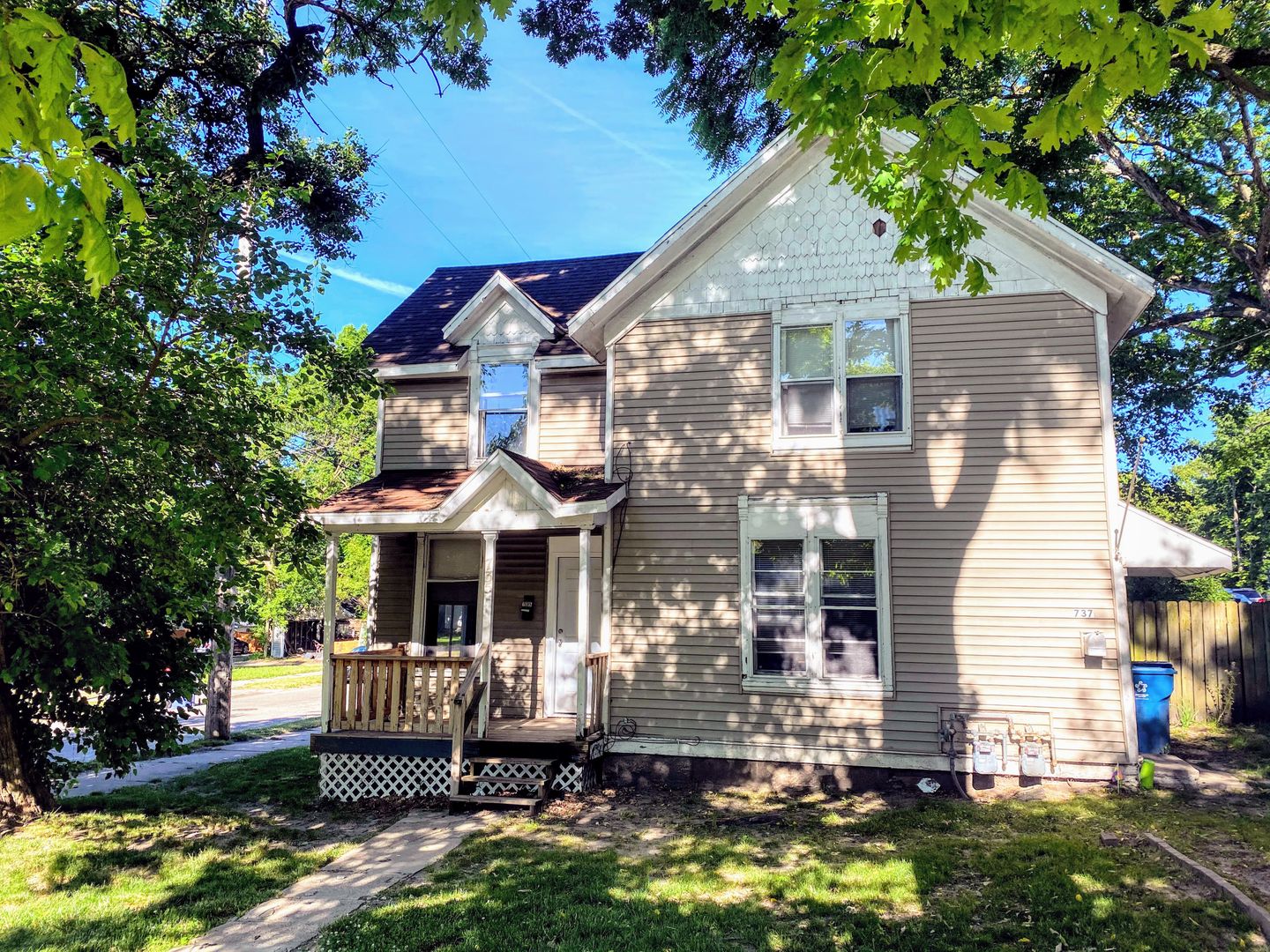 Grand Rapids Apartment: 735-737 College NE