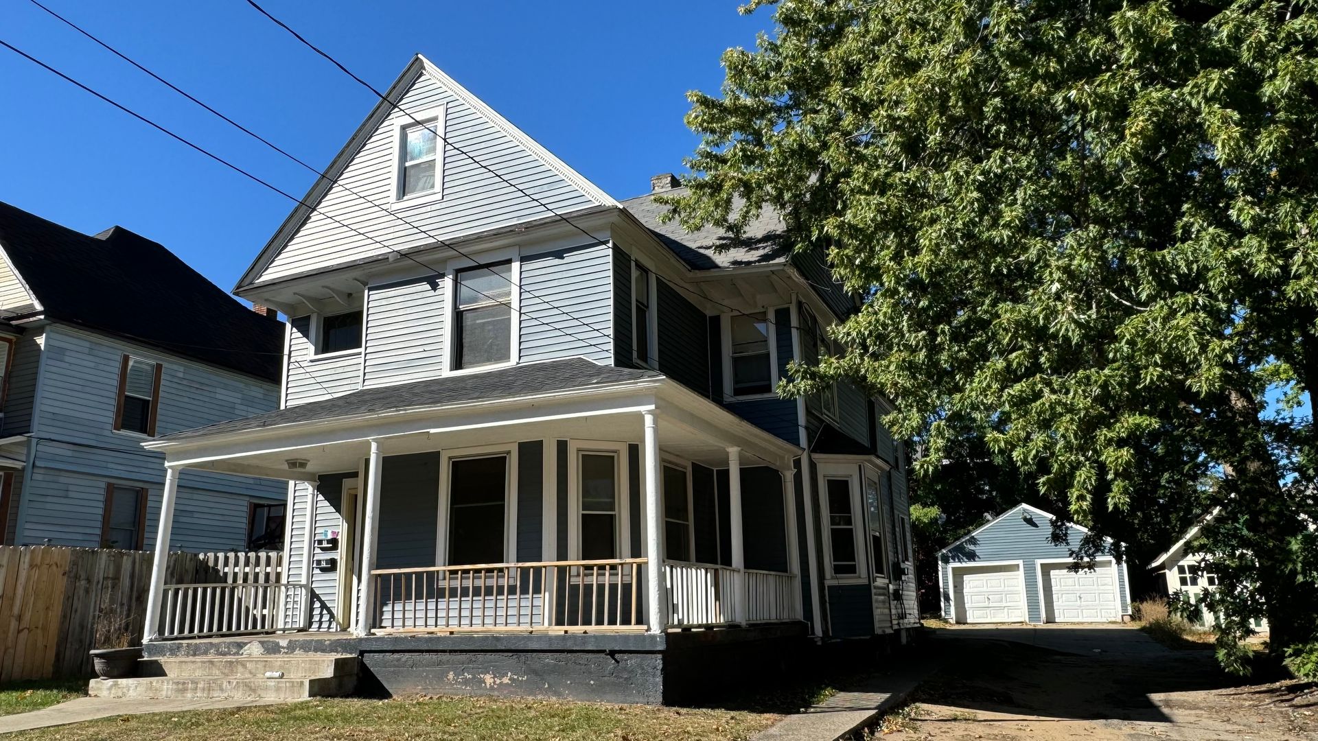 Grand Rapids Apartment: 823 Geneva SE