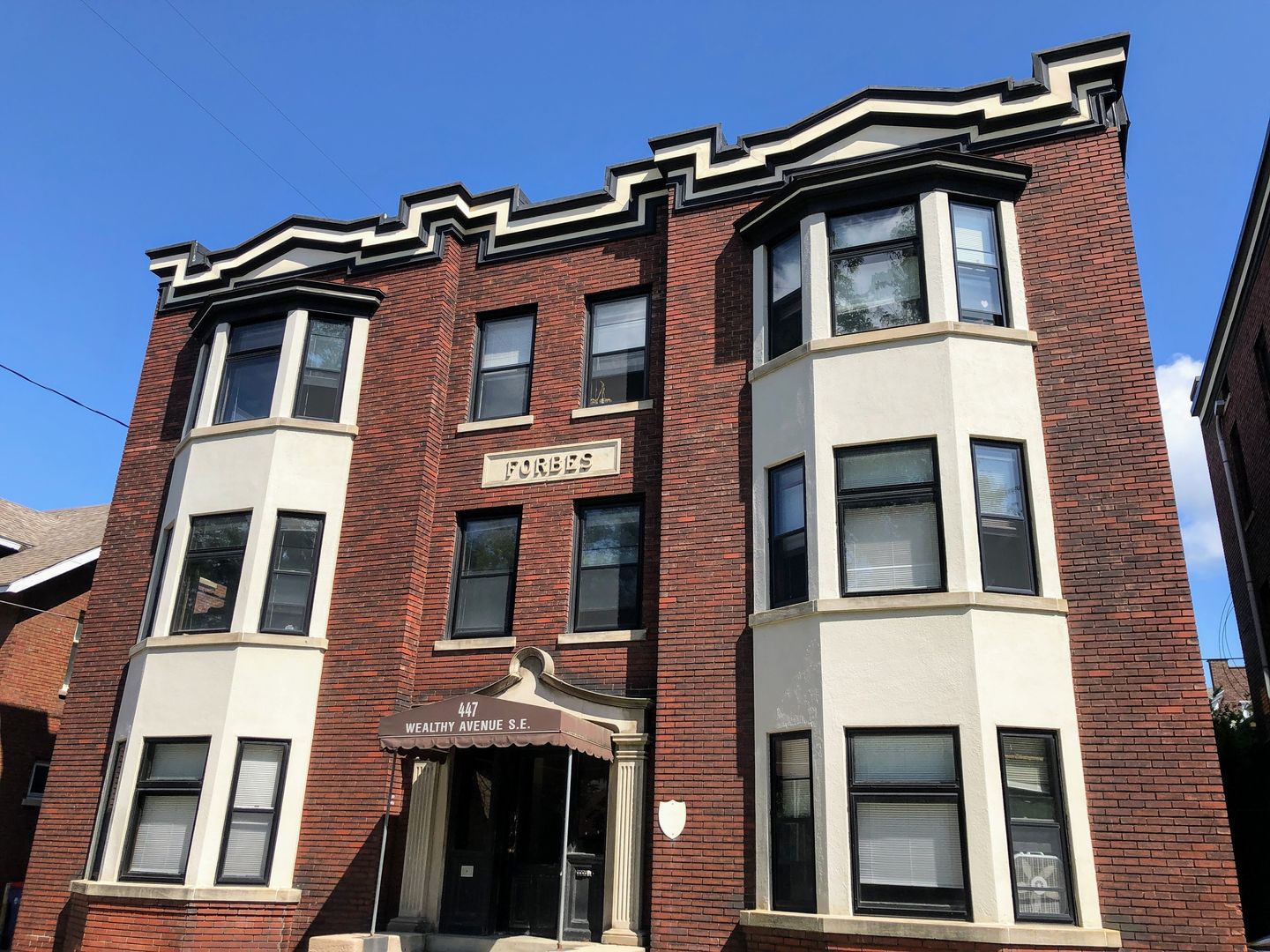 Grand Rapids Apartment: 447 Wealthy SE