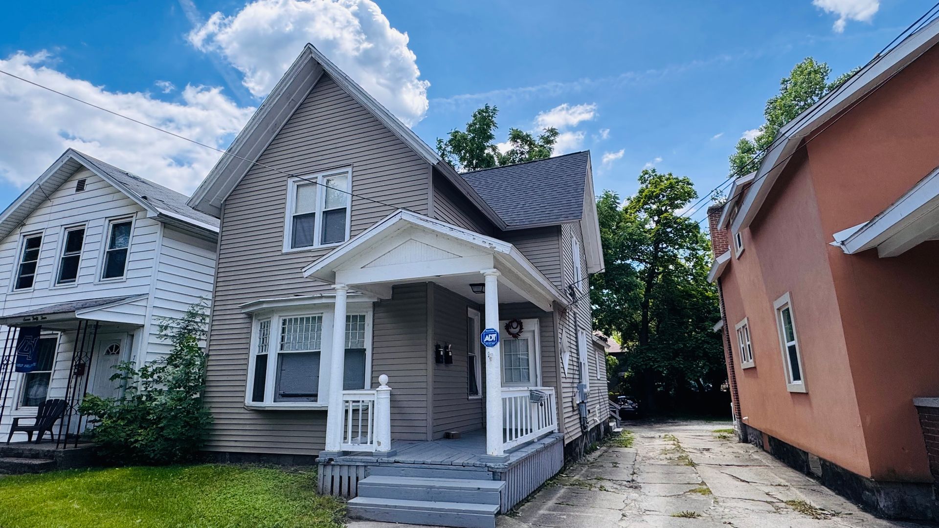 Grand Rapids Apartment: 748 Chatham NW