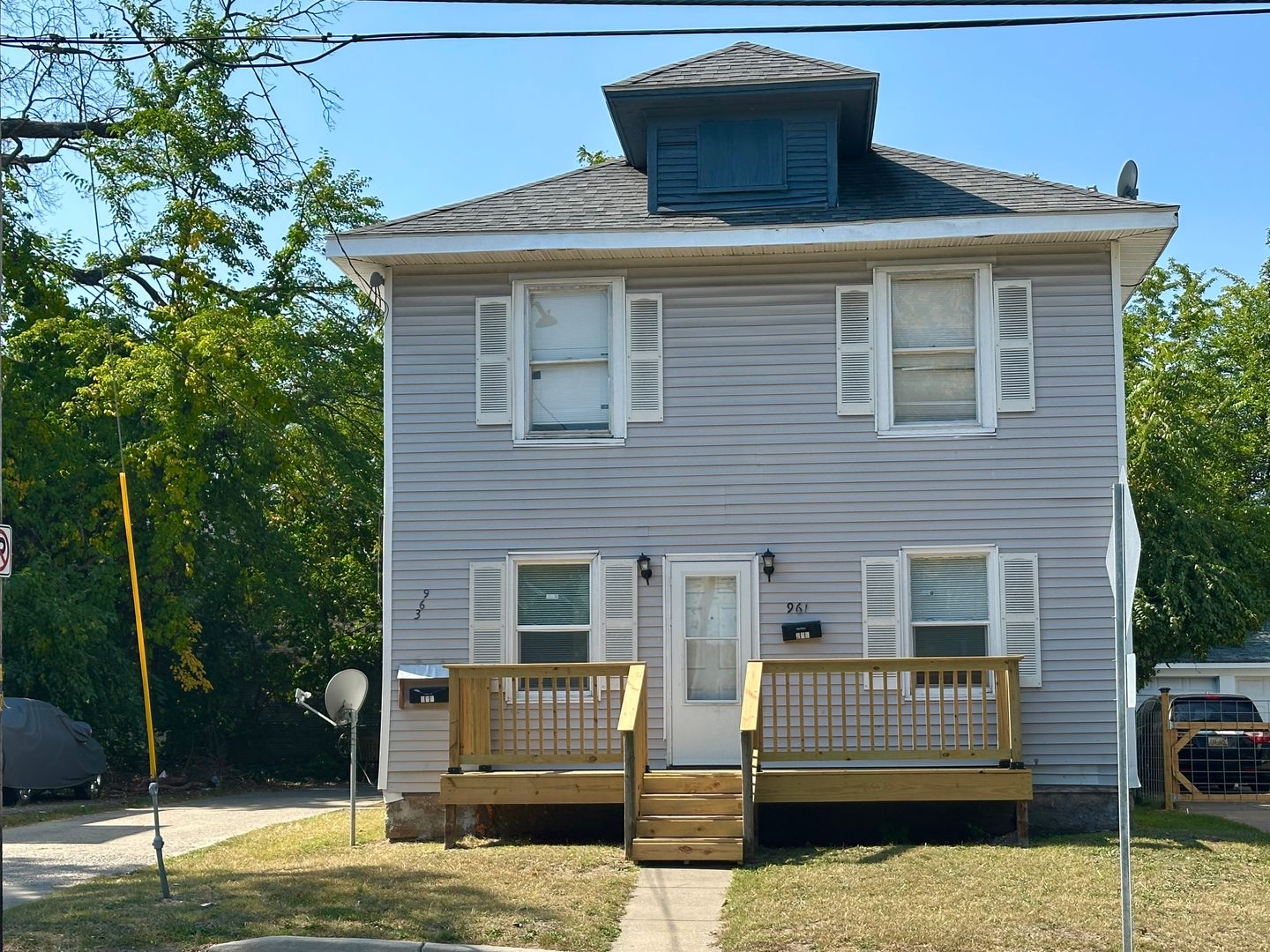 Grand Rapids Apartment: 961-963 Eastern Ave SE