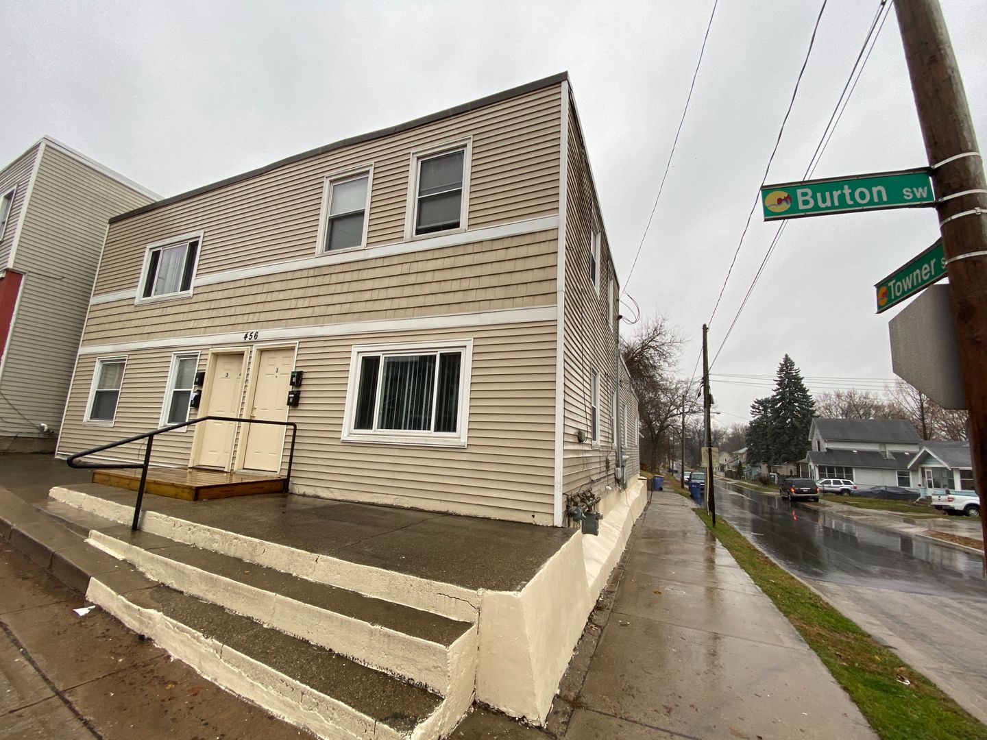 Grand Rapids Apartment: 456 Burton SW