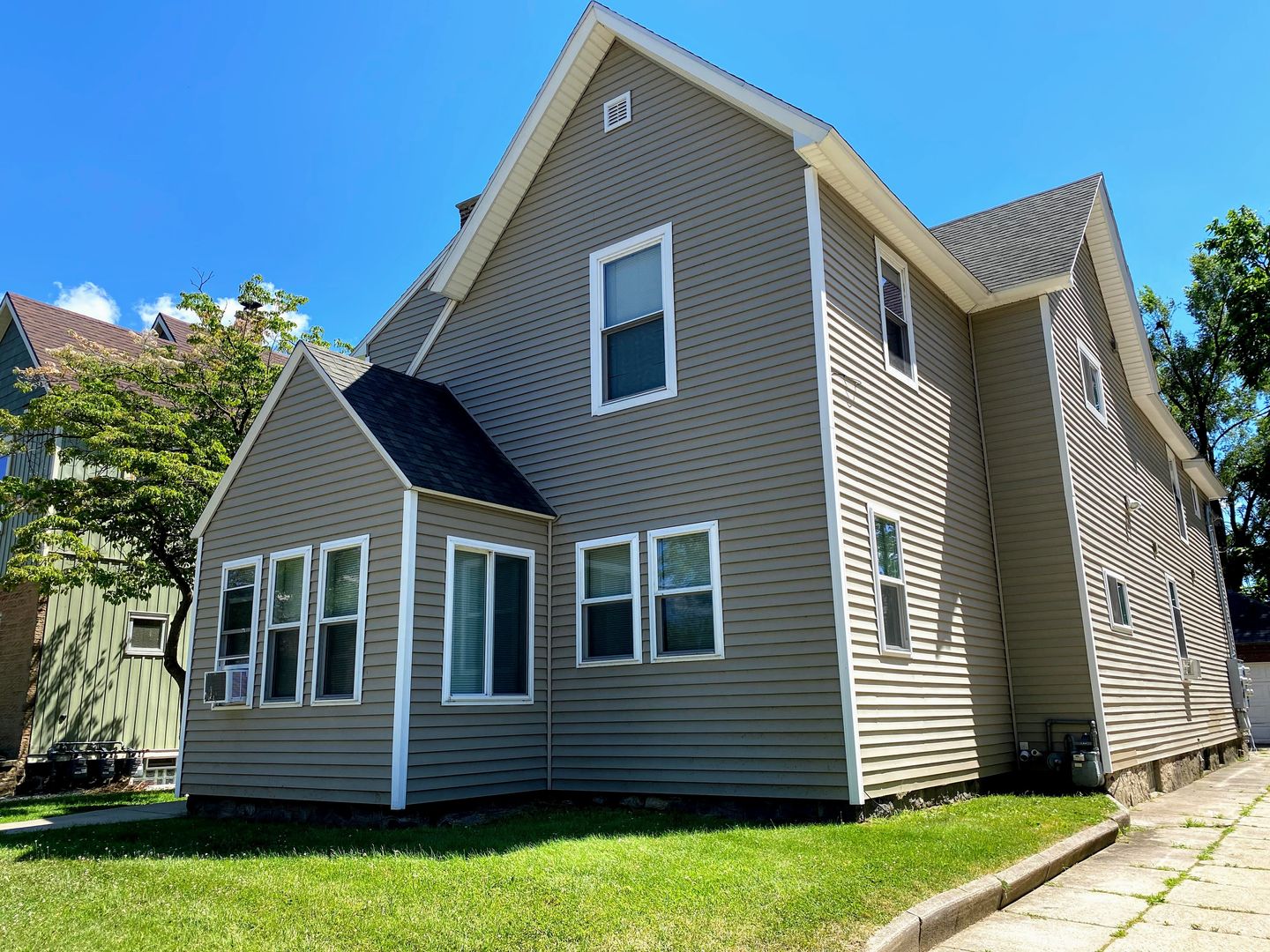 Grand Rapids Apartment: 116 Caledonia NE