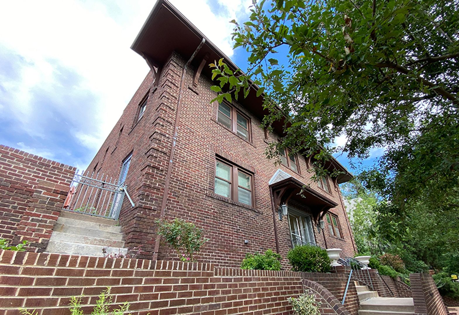 Denver Apartment: 1060 N Logan Street