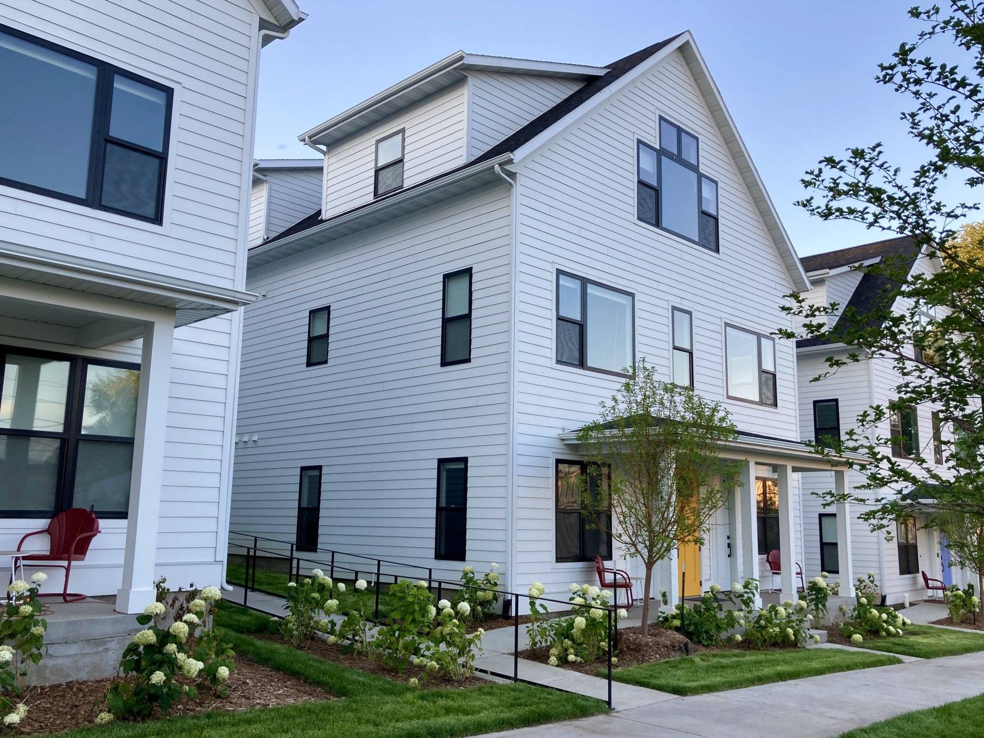 Bismarck Apartment: 120 E Avenue A