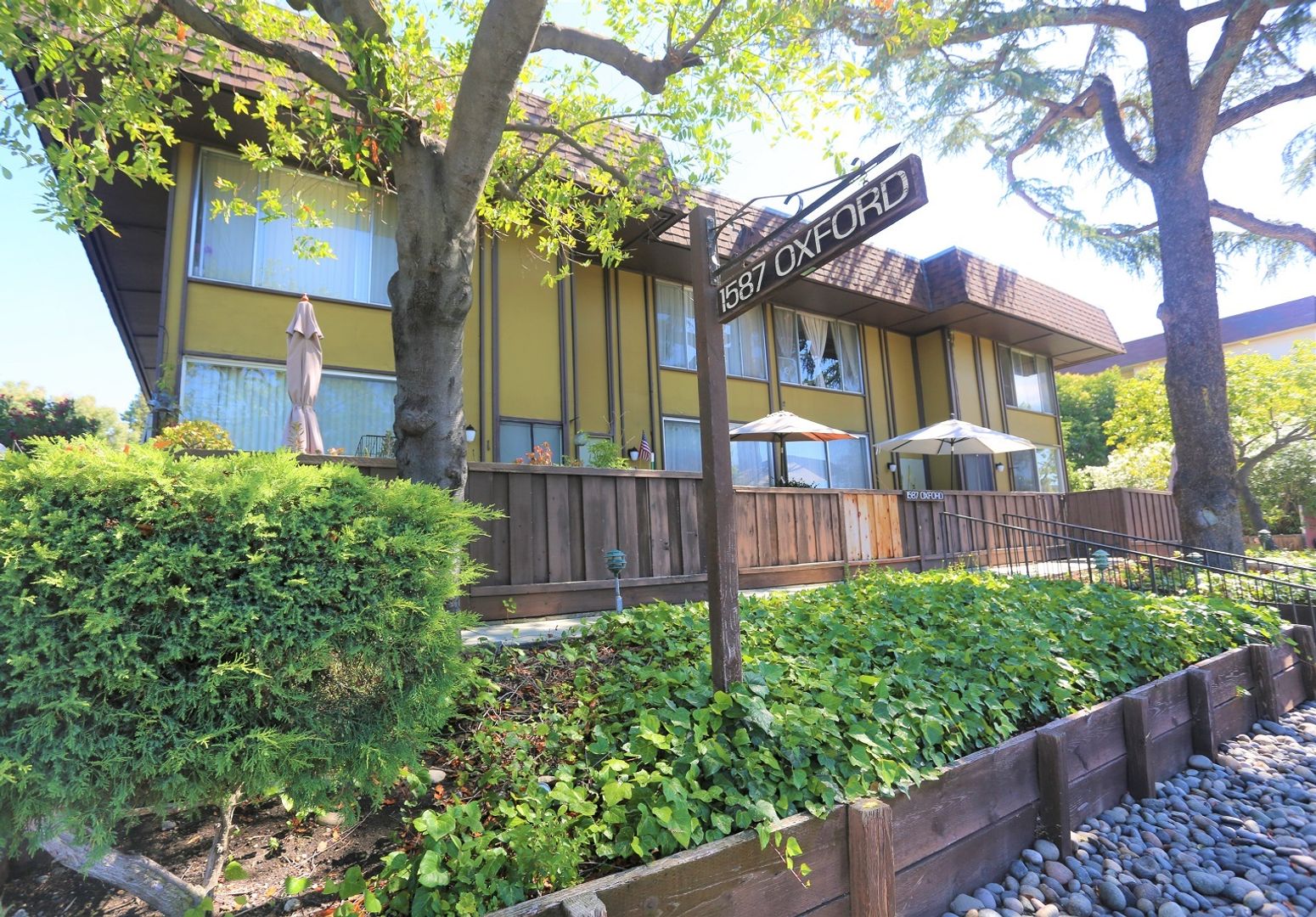Redwood City Apartment: 1587 Oxford Street - Unit 7