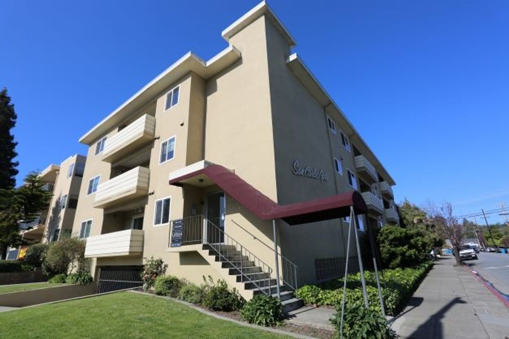 San Carlos Apartment: 1400 San Carlos Avenue - Unit 5C