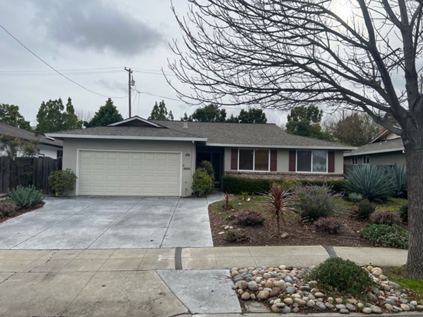 Sunnyvale House: 1138 London Ave