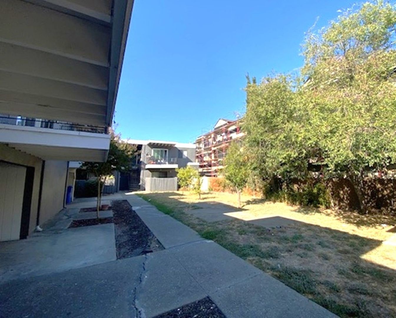 1835 Robin Ln