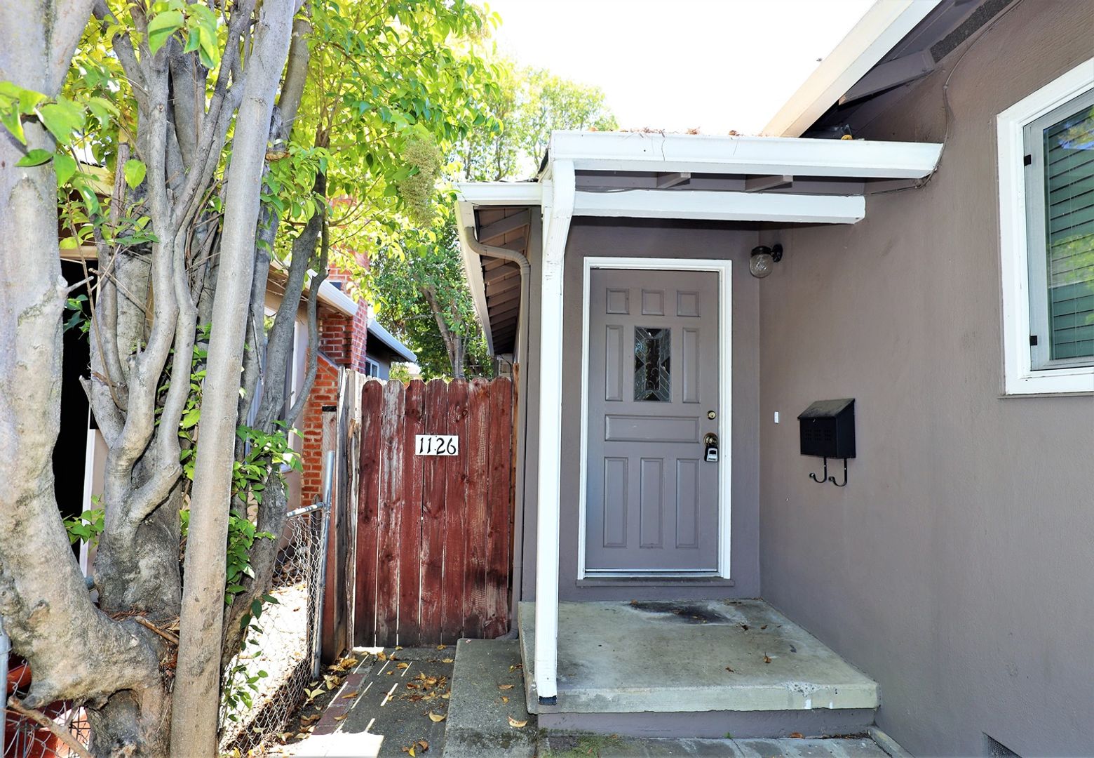 Redwood City Apartment: 1126 King Street