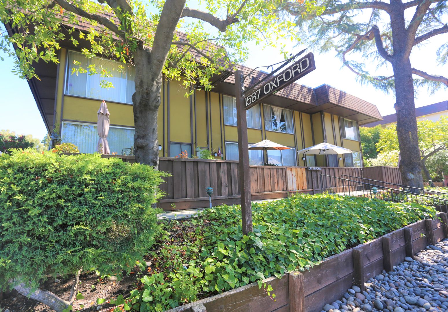 Redwood City Apartment: 1587 Oxford Street - Unit 6