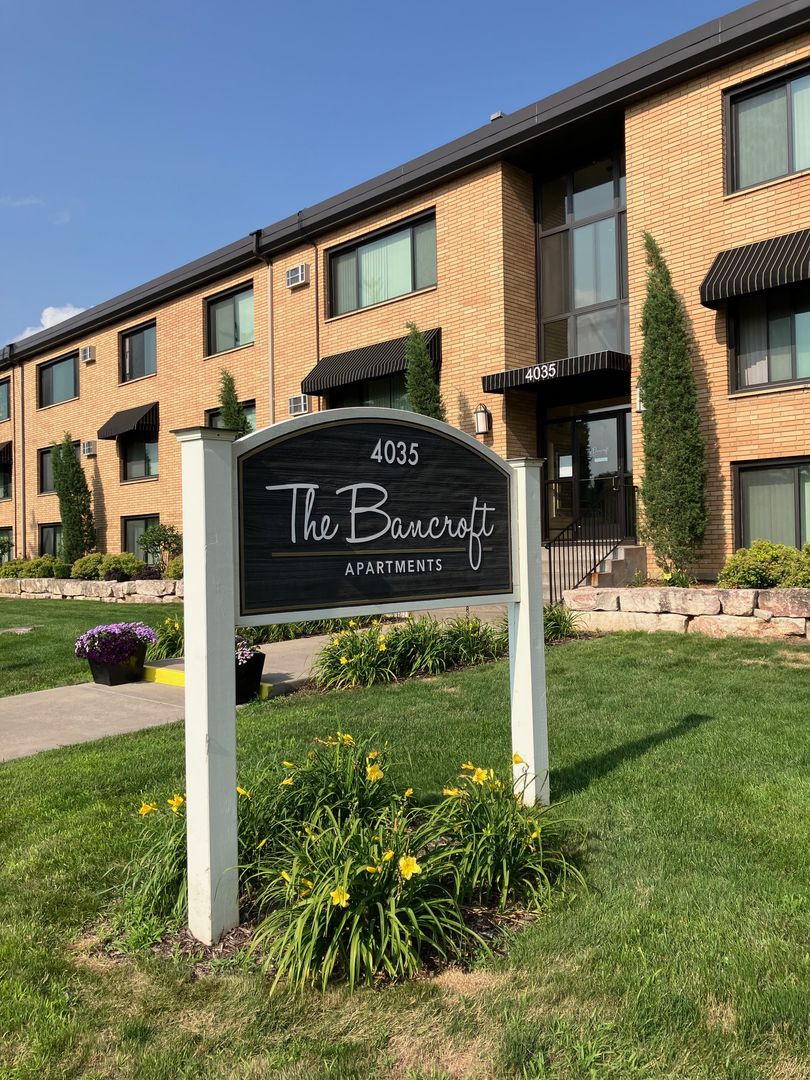 Minneapolis Apartment: 4035 Bloomingon Avenue South