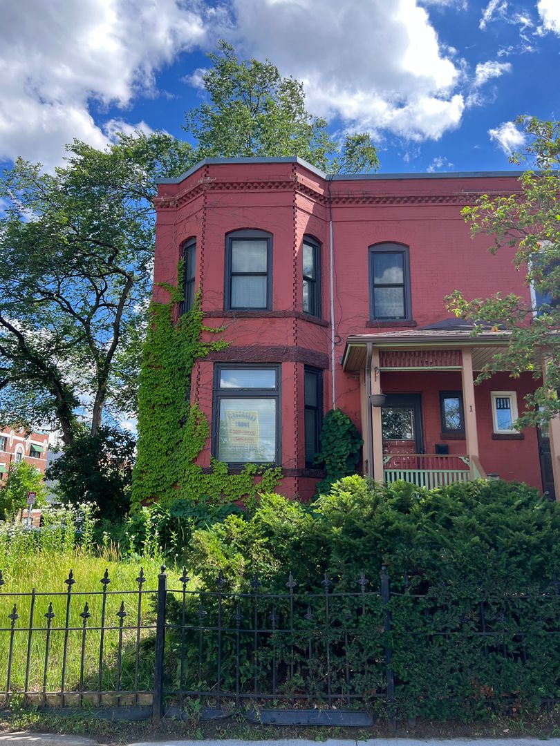Minneapolis Townhome: 1 W 33rd St