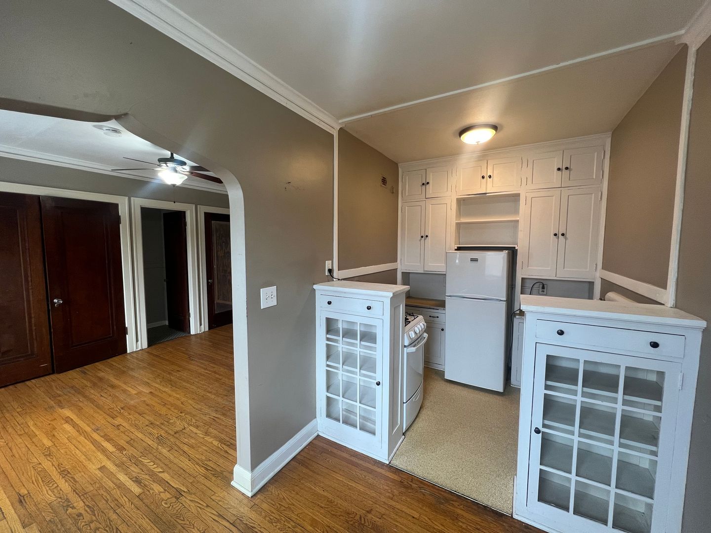 Minneapolis, Apartment: 119-23 W 33rd ST