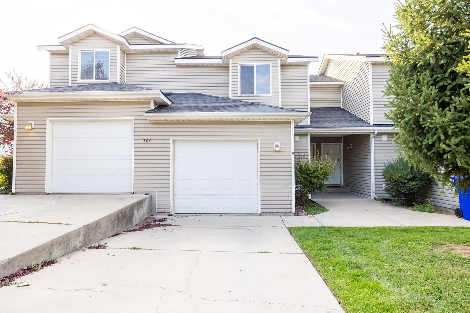 Spokane Valley Apartment: 326 S Thierman