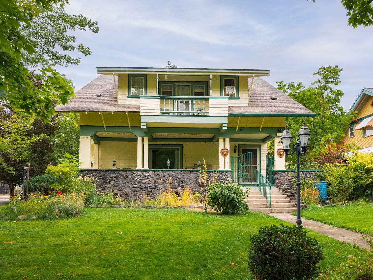 Spokane Apartment: 234 W Park Pl