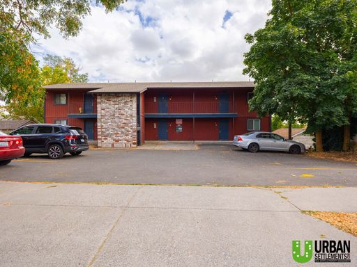 Sunny and bright 2 bedroom w/new carpet close to EWU – photo 1