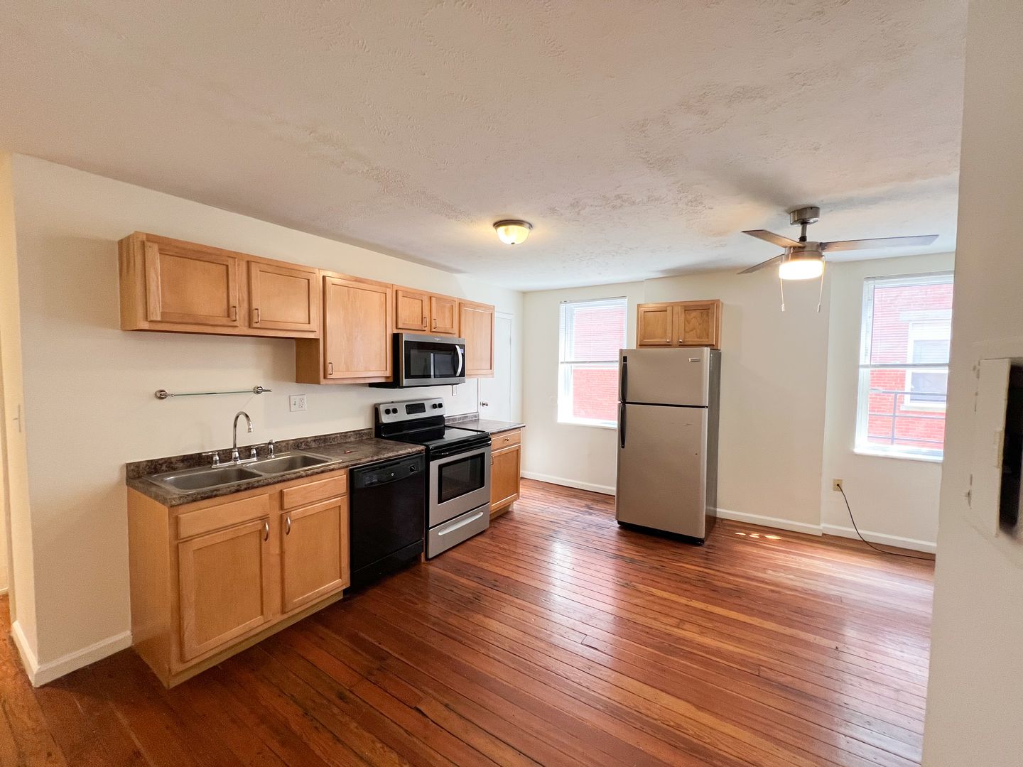 Cincinnati Apartment: 2716 Woodburn Avenue