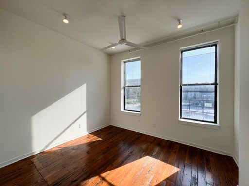 Listing photo thumbnail