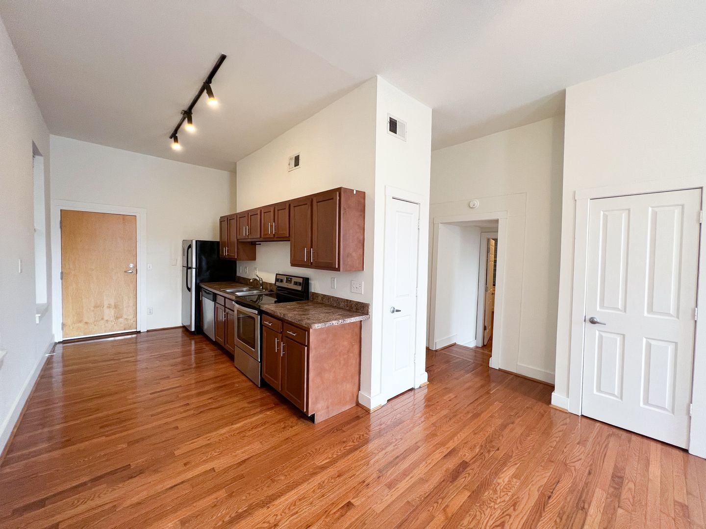 Cincinnati Apartment: 24-28 E 15th