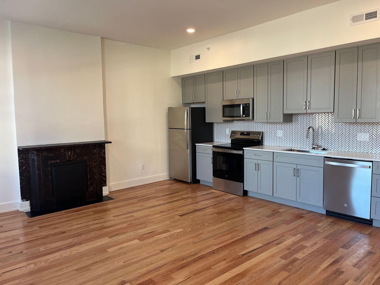 Cincinnati Apartment: 1408 Walnut Street