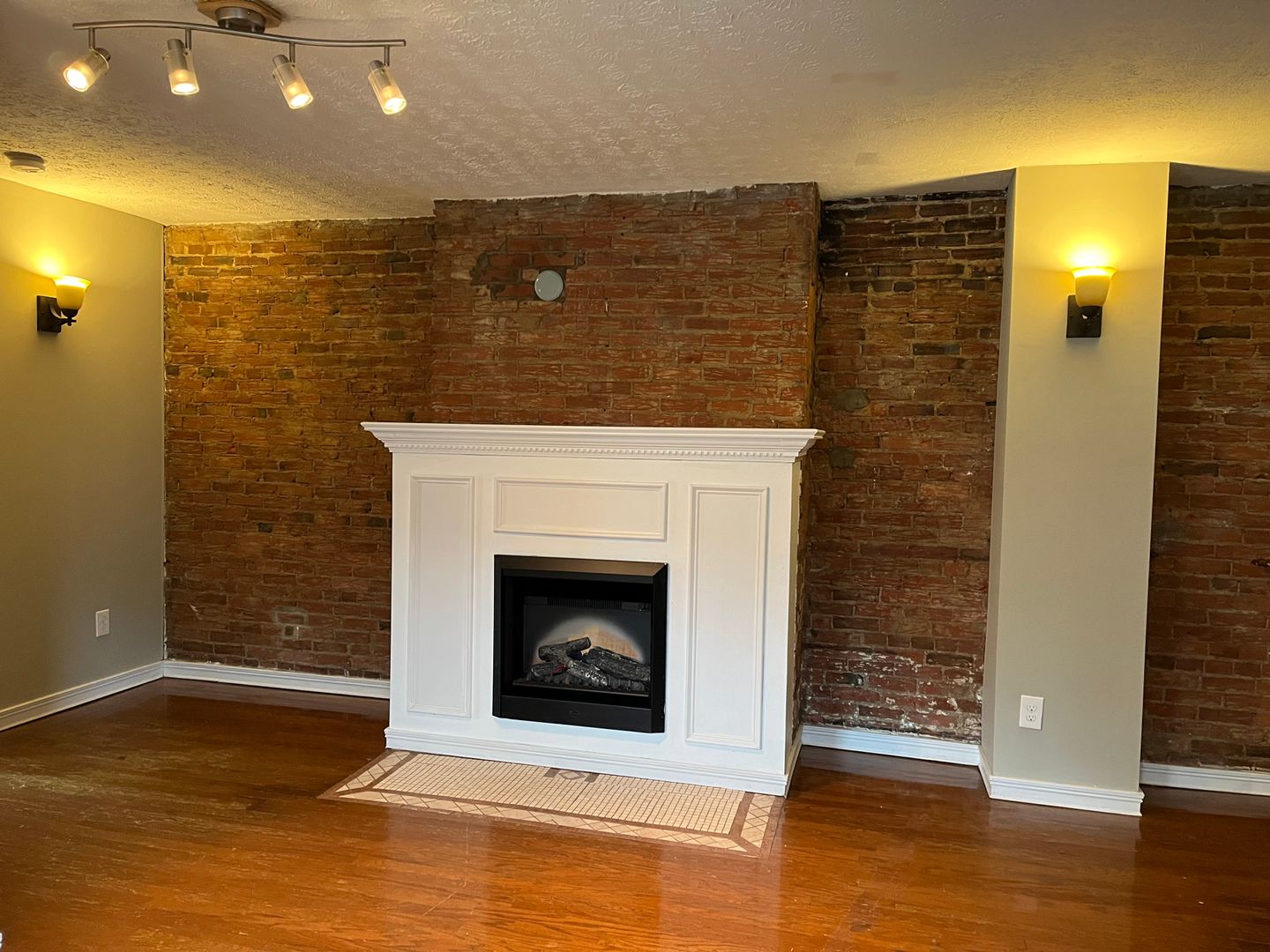 Cincinnati Apartment: 1411 Clay St