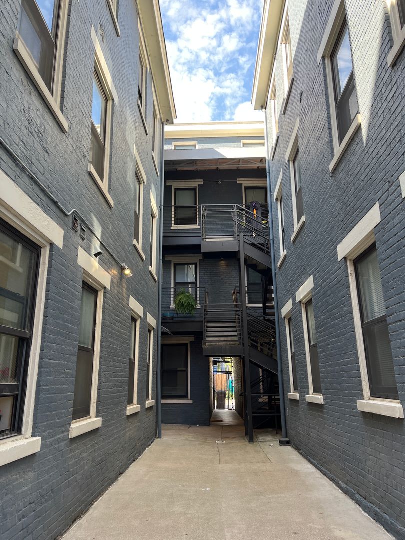 Cincinnati Apartment: 1404 Walnut St