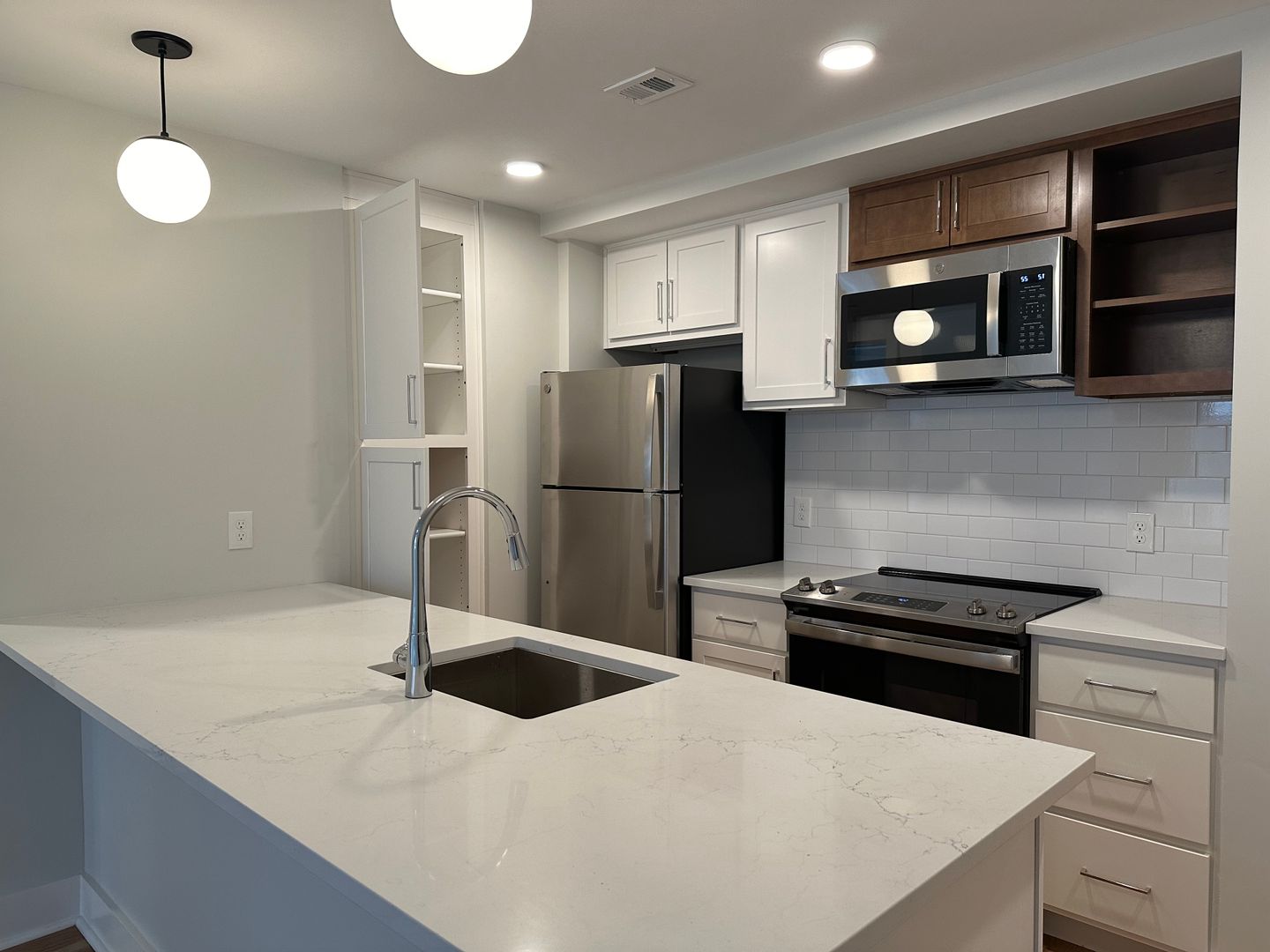 Cincinnati Apartment: 210-218 W 12th