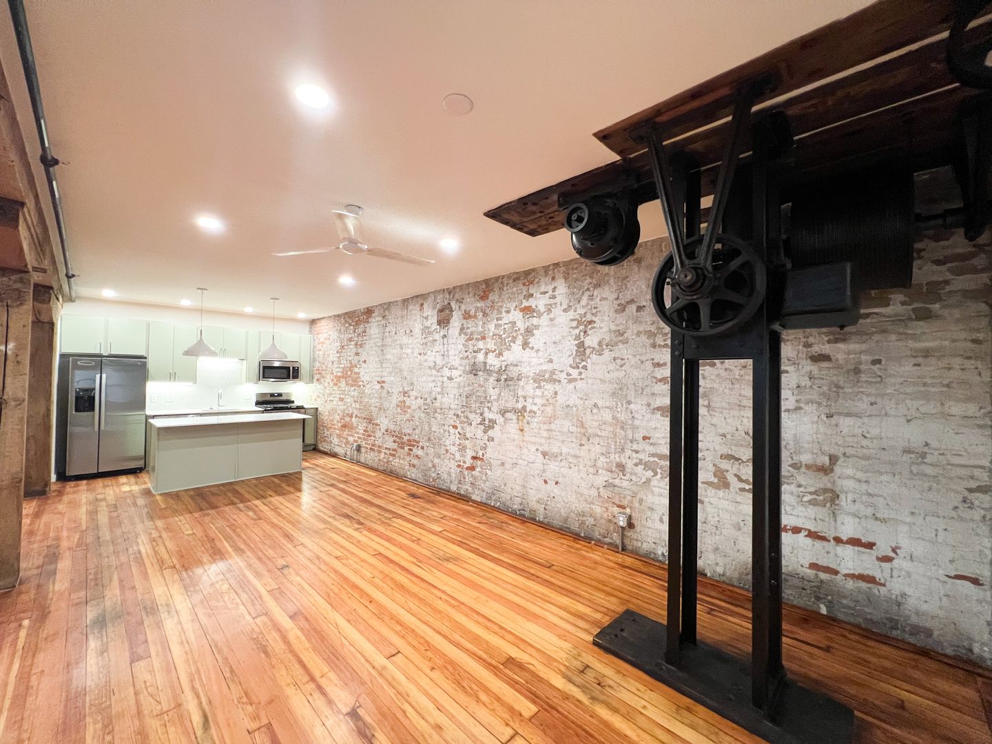 Cincinnati Apartment: 209 Woodward St