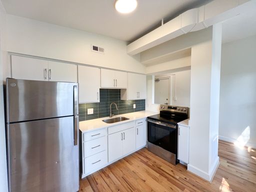 Top Floor Studio in OTR – photo 1