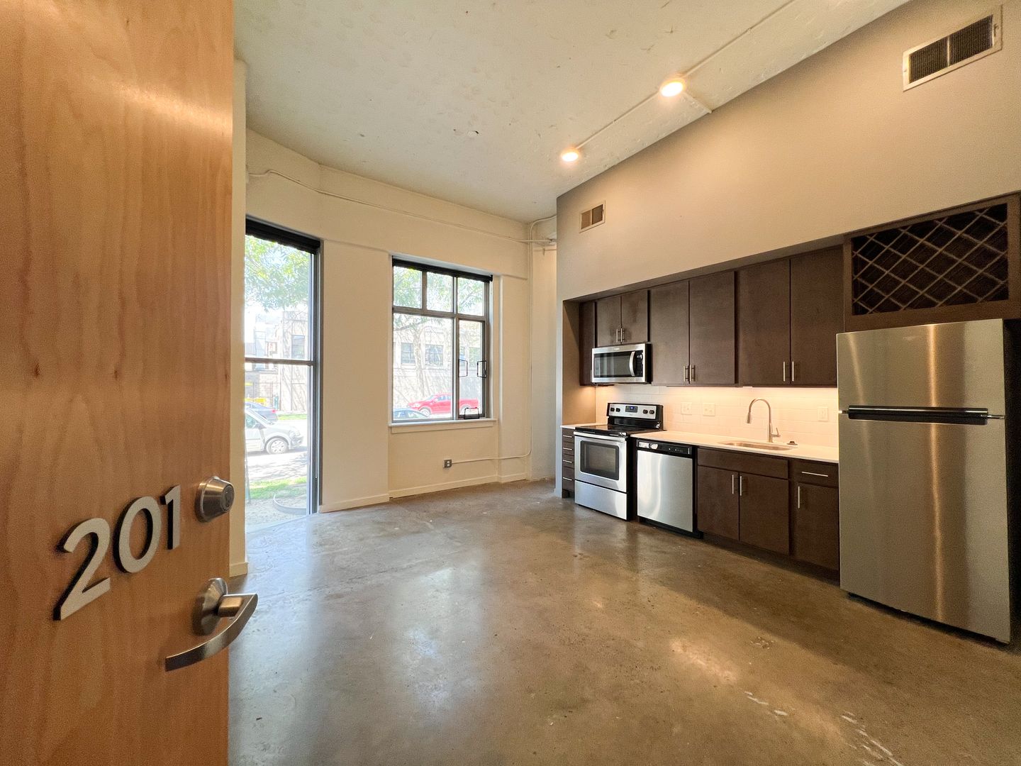 Cincinnati Apartment: 1632 Central Parkway