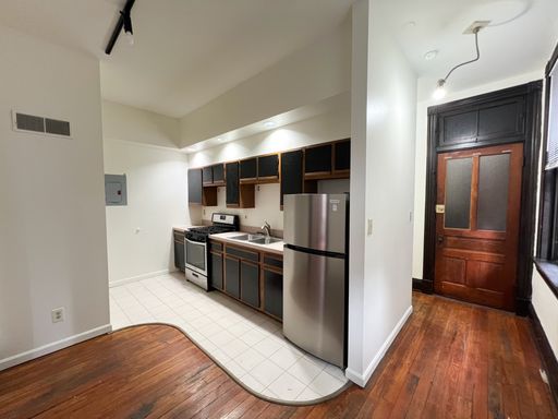 Cozy Studio on Main – photo 1