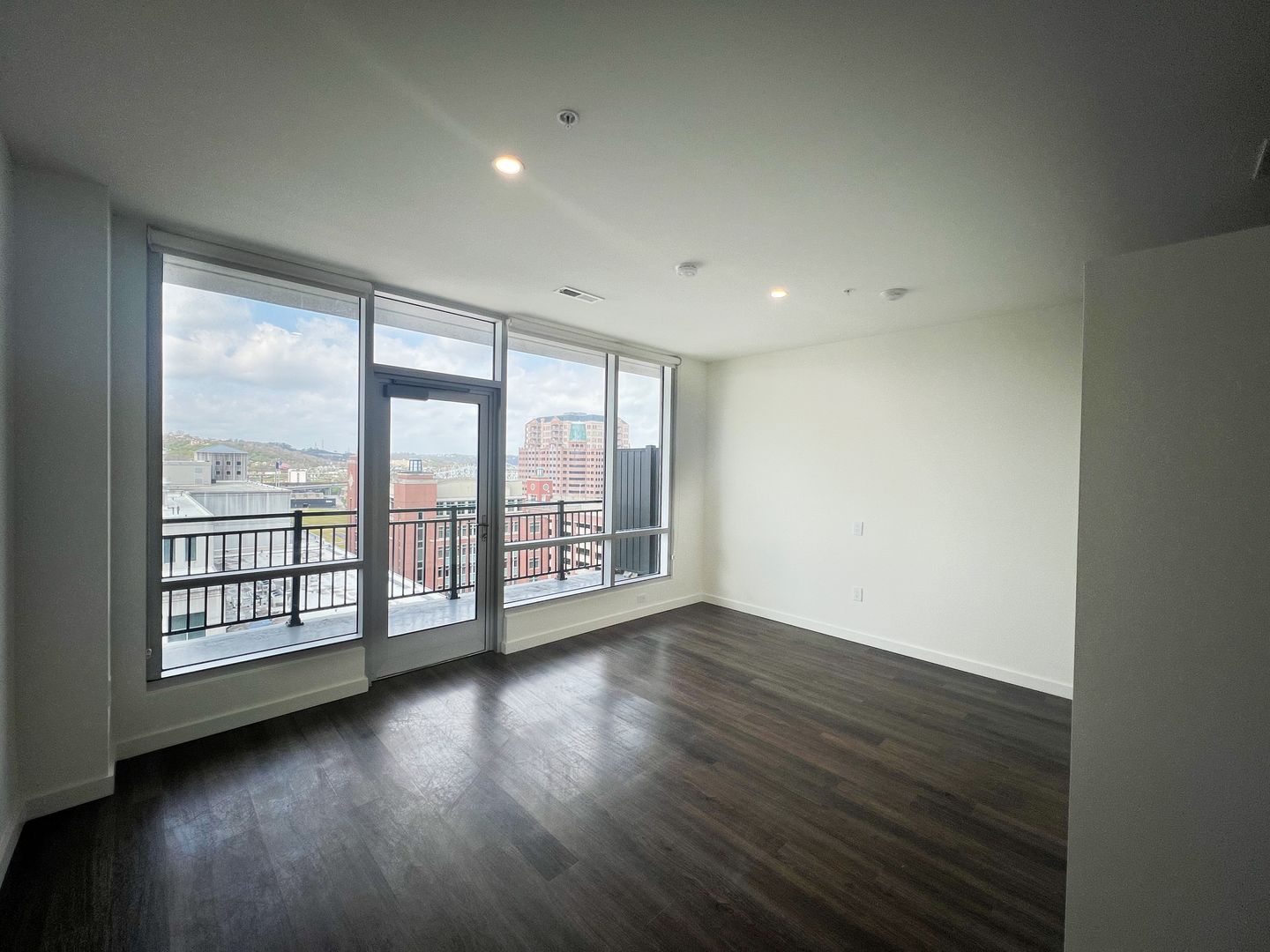 Covington Apartment: 103 E 3rd Street