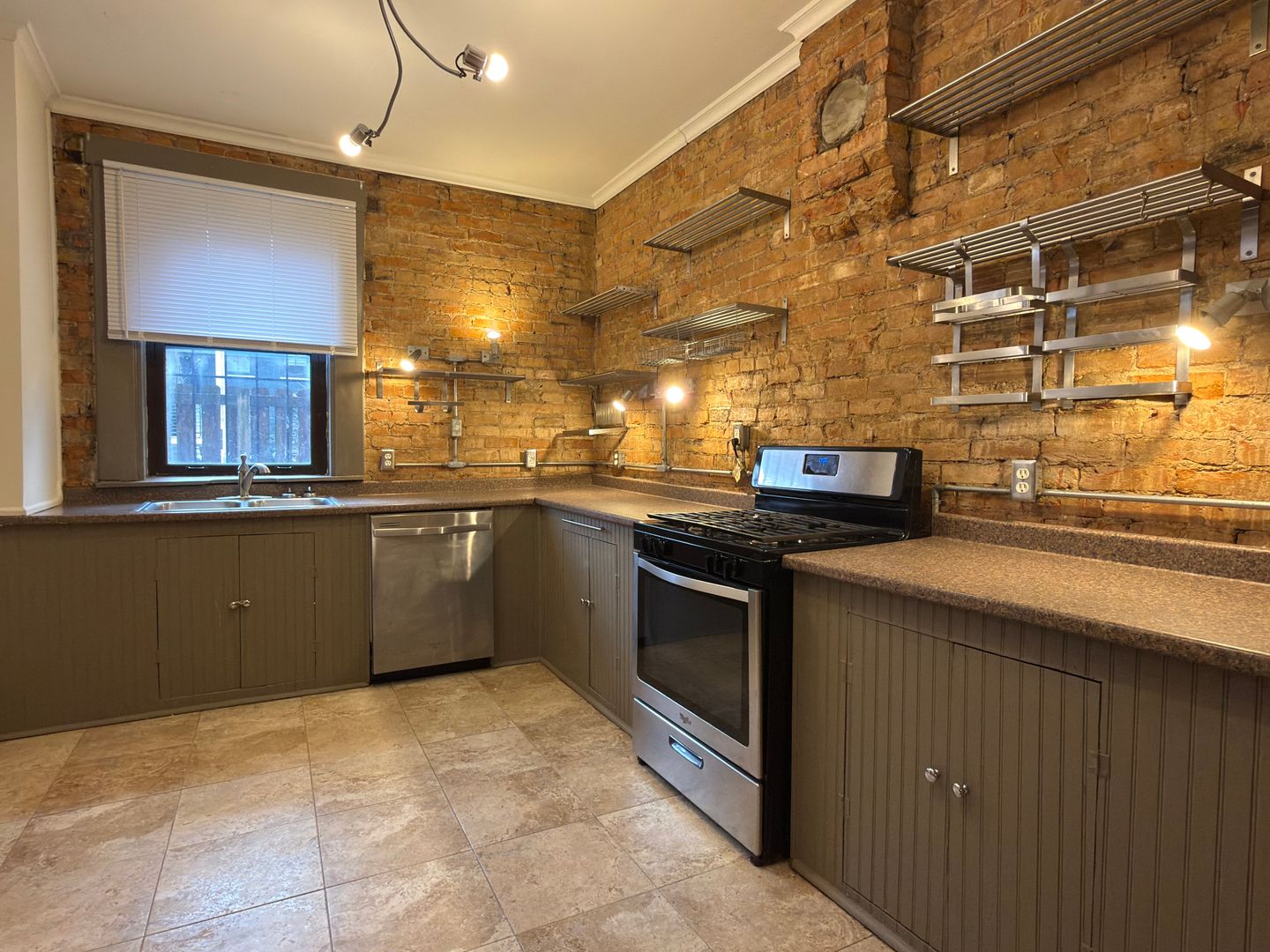 Cincinnati Apartment: 1508 Moore St