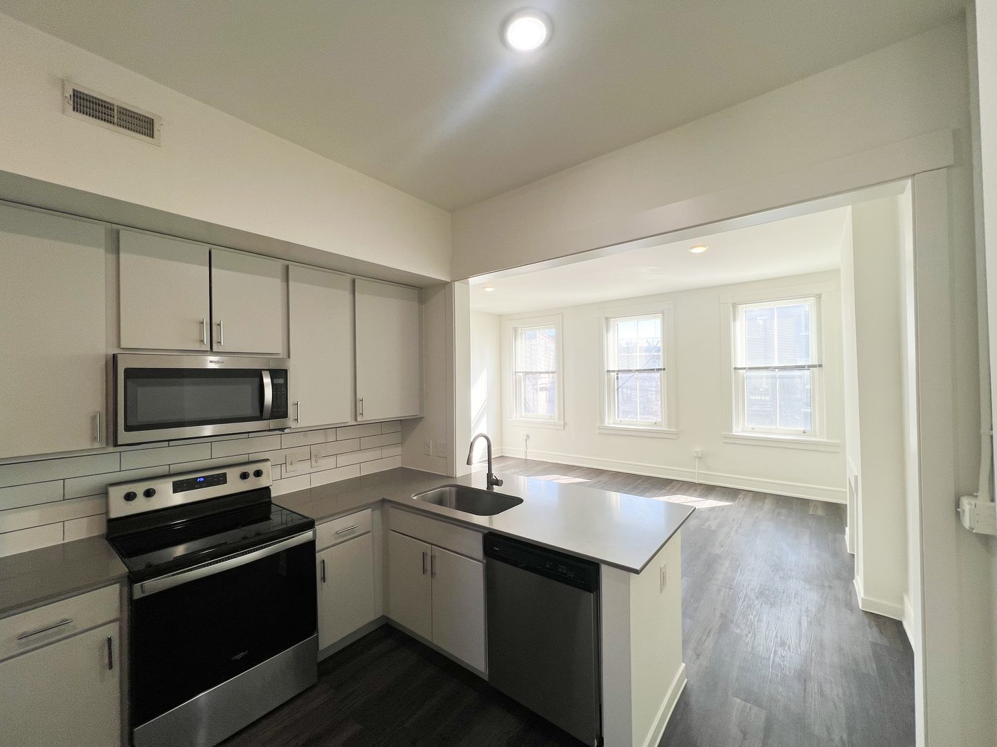 Cincinnati Apartment: 526 E 12th