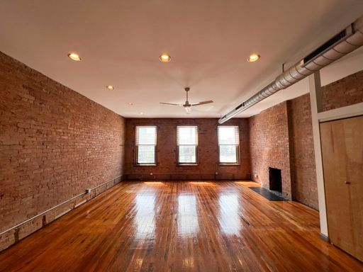 Spacious Open Loft on Walnut – photo 1