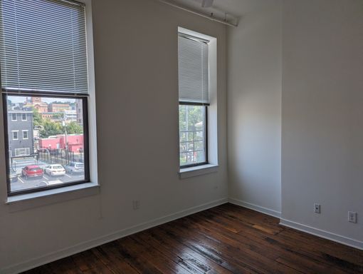 Listing photo thumbnail