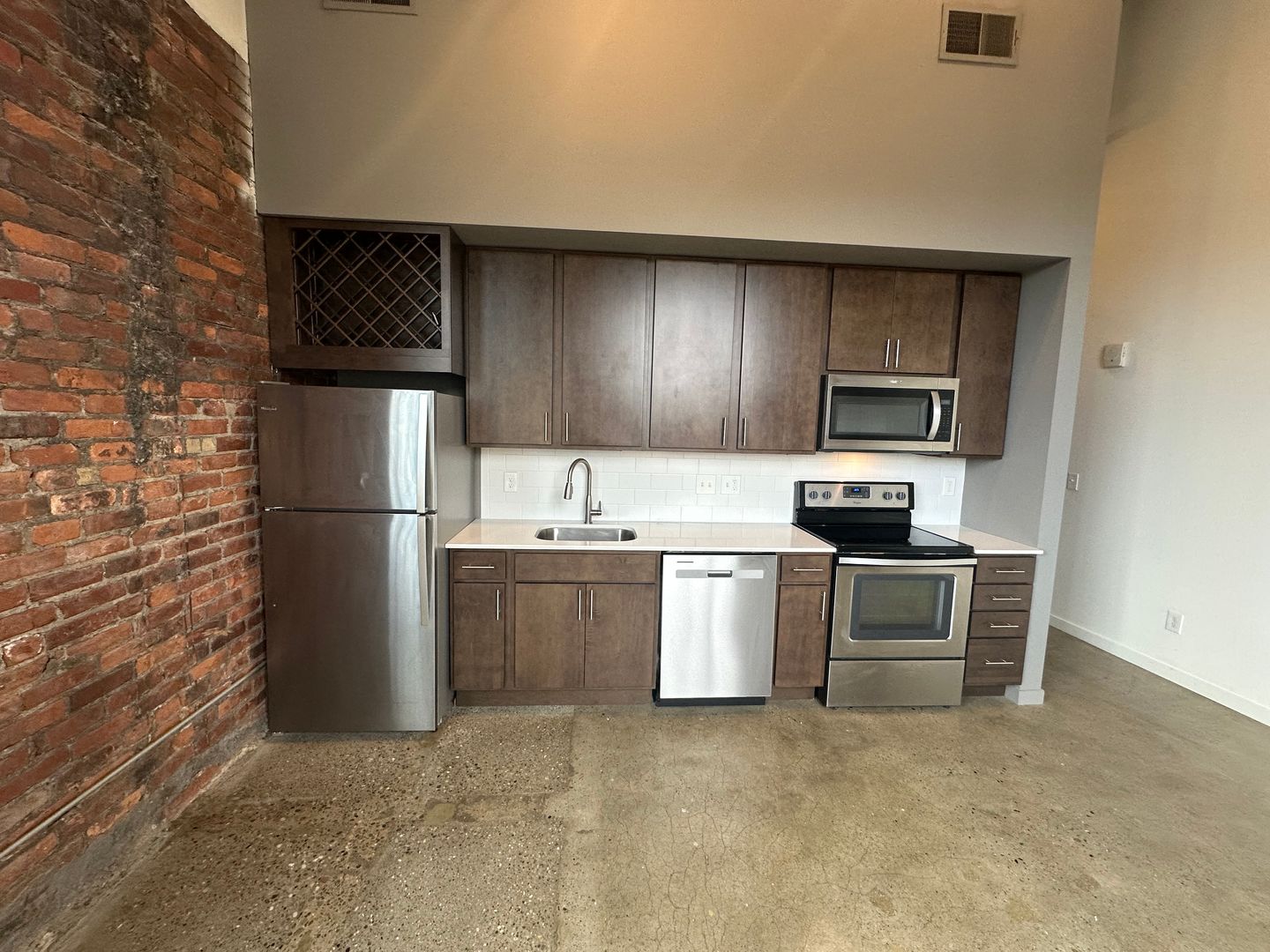 Cincinnati Apartment: 1632 Central Parkway