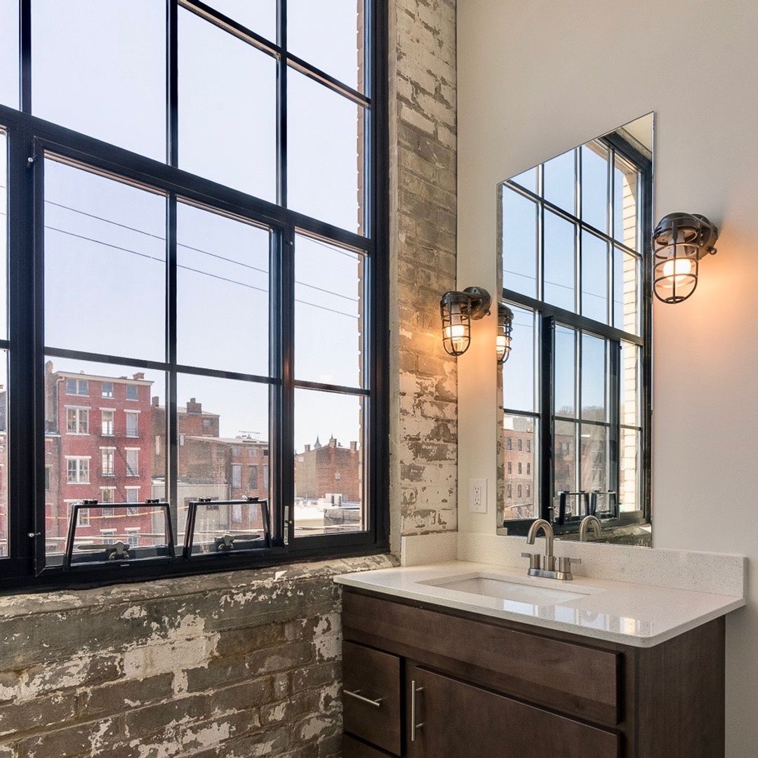 Cincinnati Apartment: 1632 Central Parkway