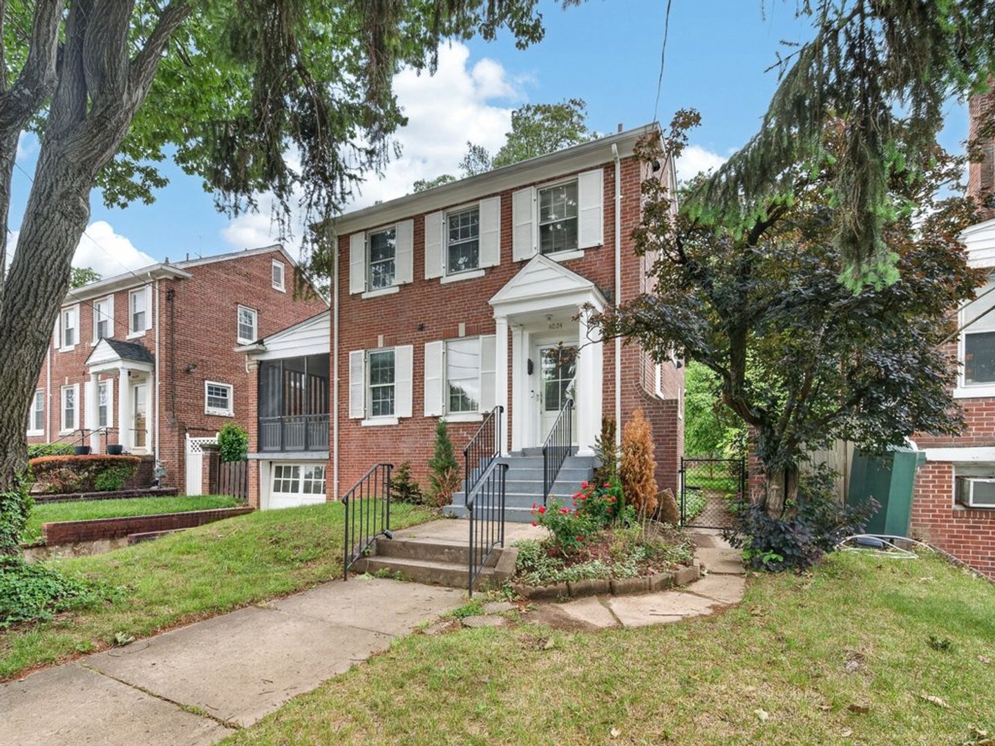 Washington House: 4024 20th St NE