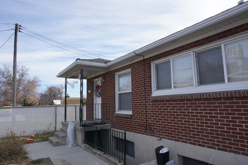 Spacious 4 Bed 2 Bath Duplex With Basement And Fenced Backyard – photo 1