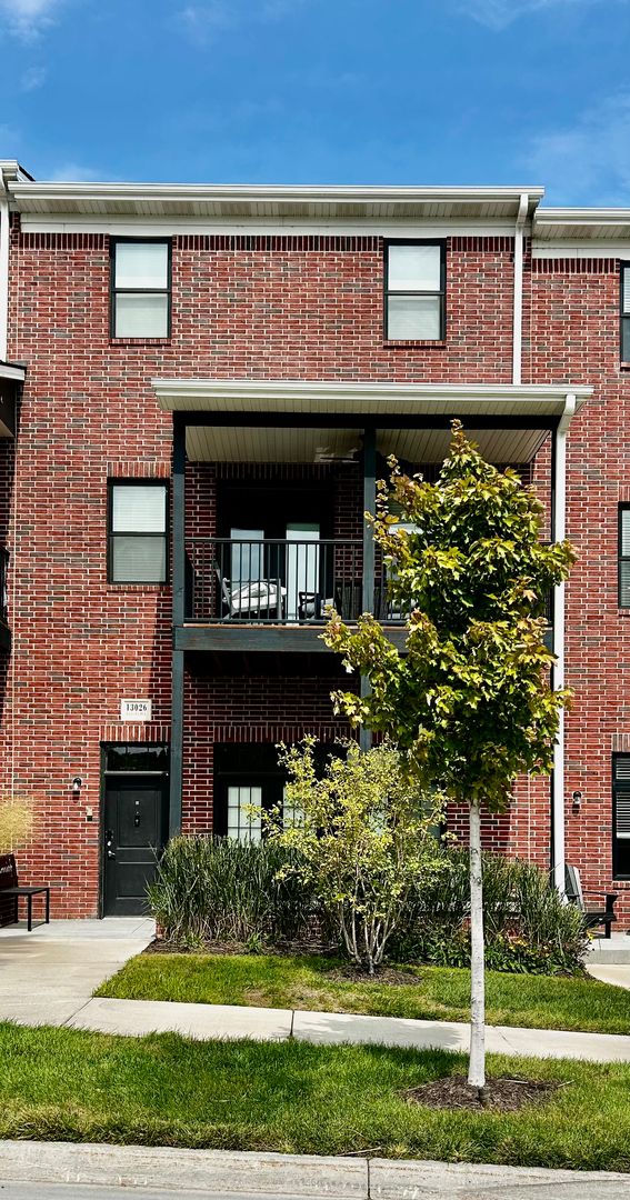 Omaha Apartment: 13108 Lincoln Road