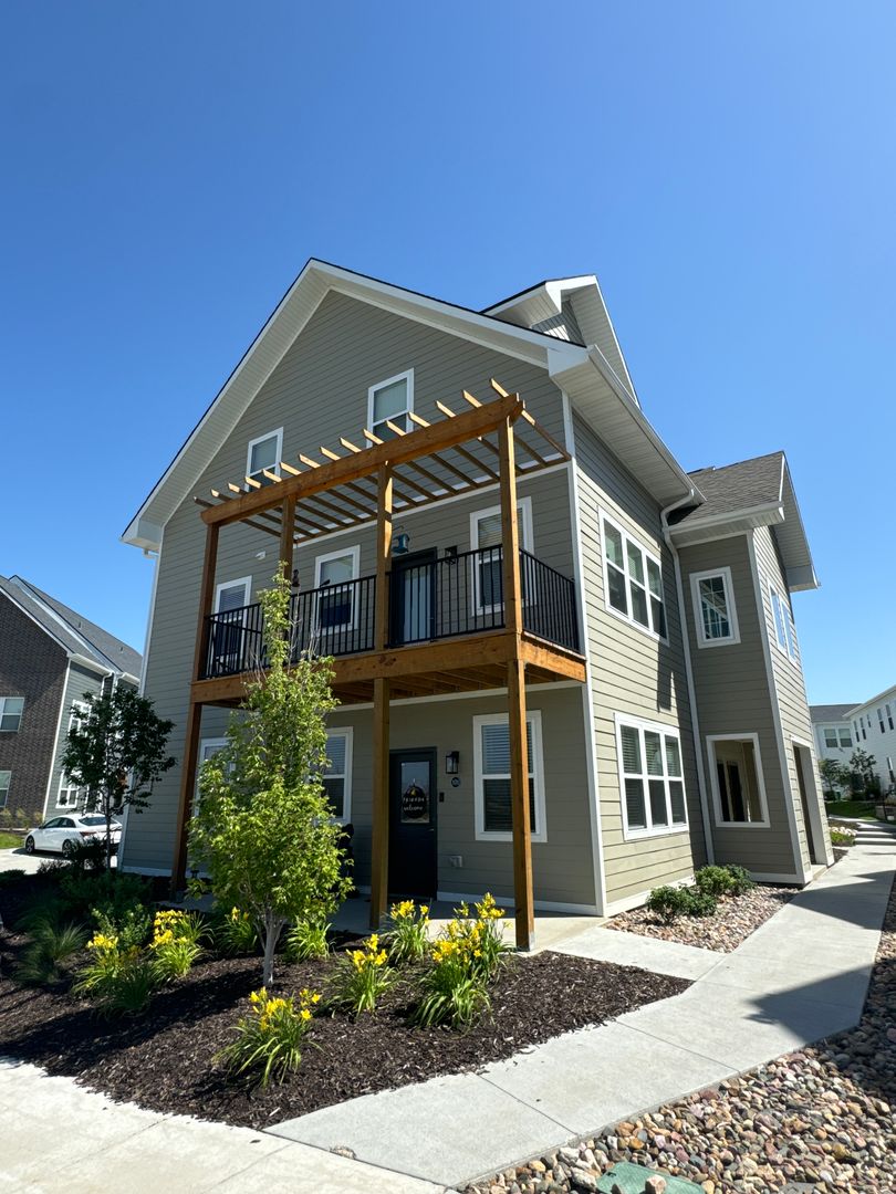 Omaha Apartment: 13041 Cornhusker Road