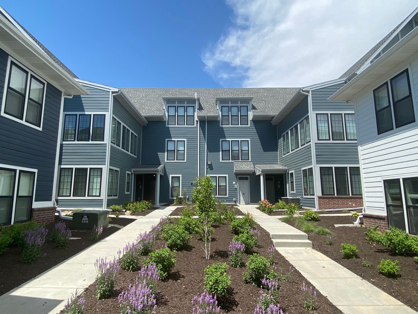 Omaha Apartment: 13178 Lincoln Road