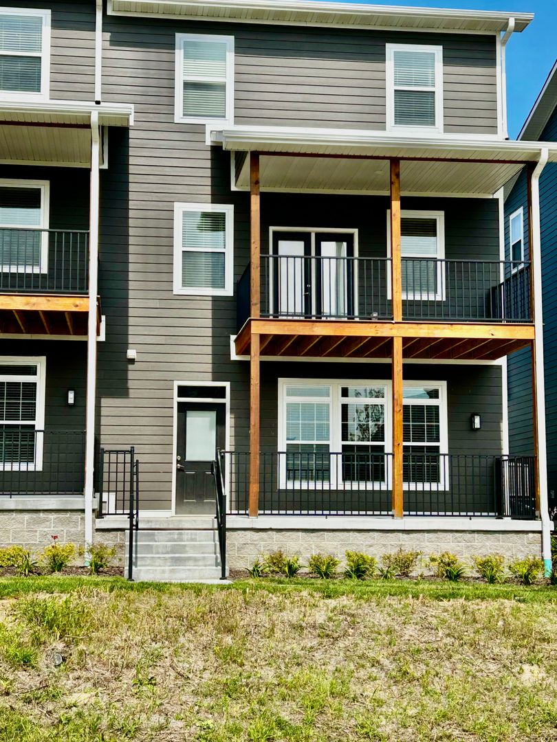 Omaha Apartment: 13041 Cornhusker Road