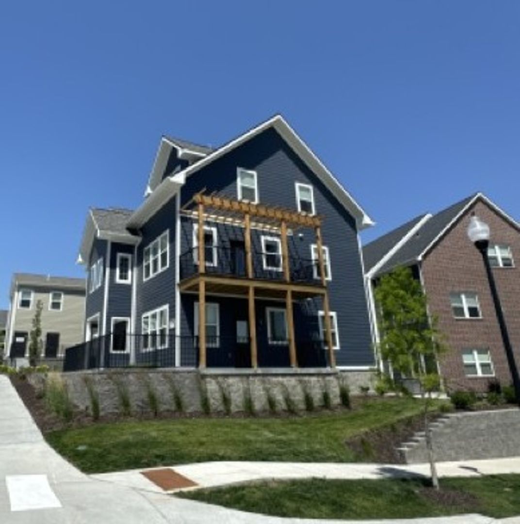 Omaha Apartment: 13041 Cornhusker Road