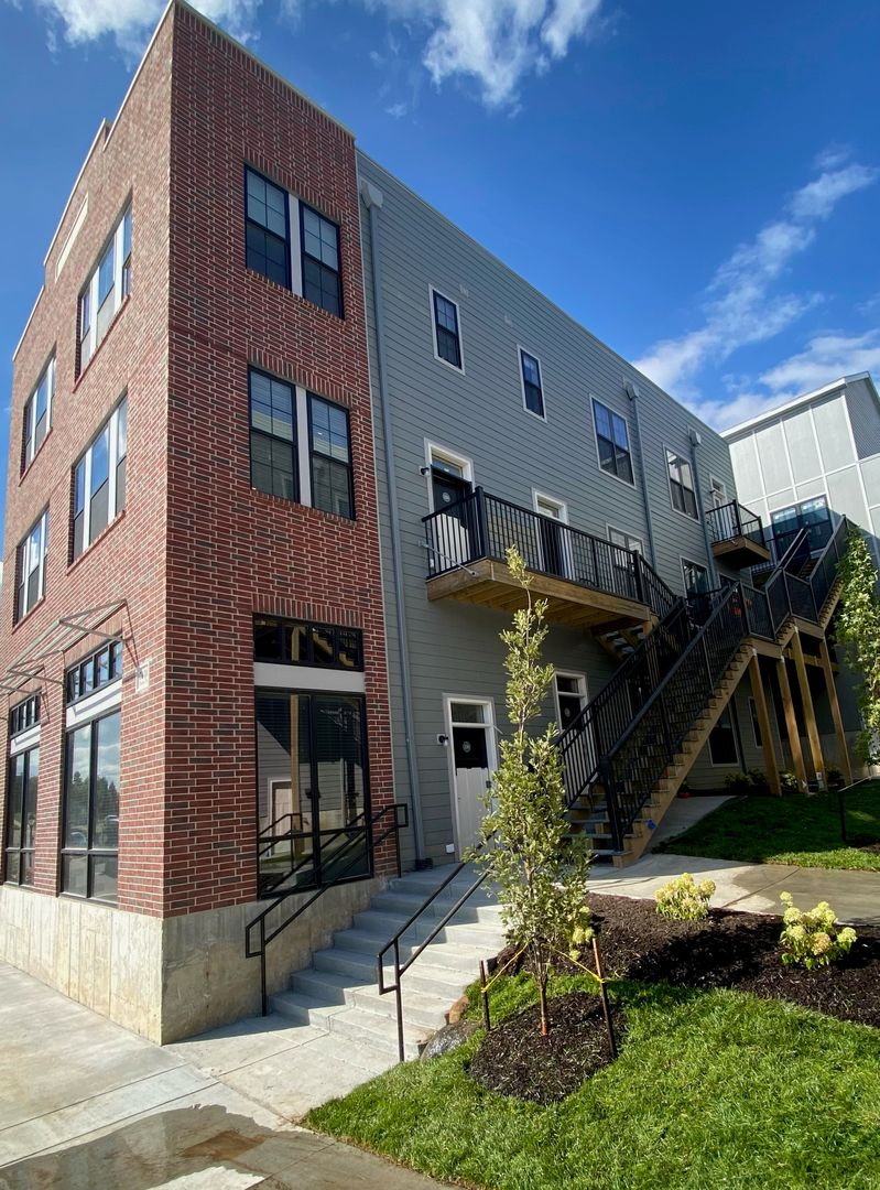 The Hinge Flats - Multi Level Corner Townhome Style