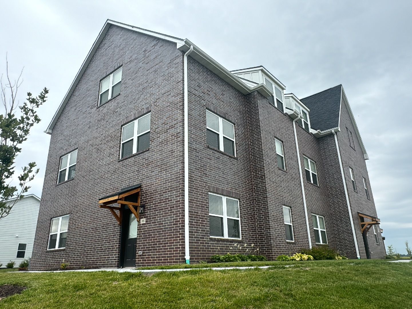 Omaha Apartment: 13041 Cornhusker Road